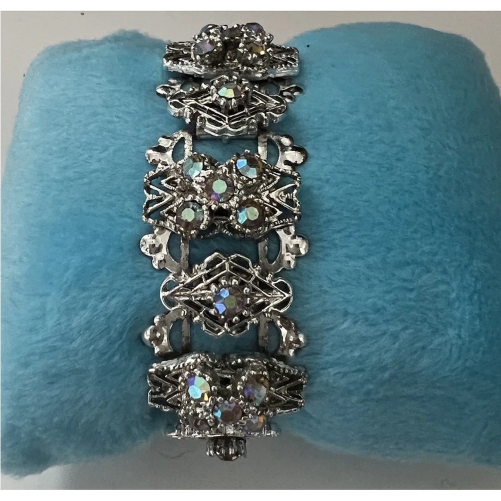 Elegant Silver Bracelet with Iridescent Accents